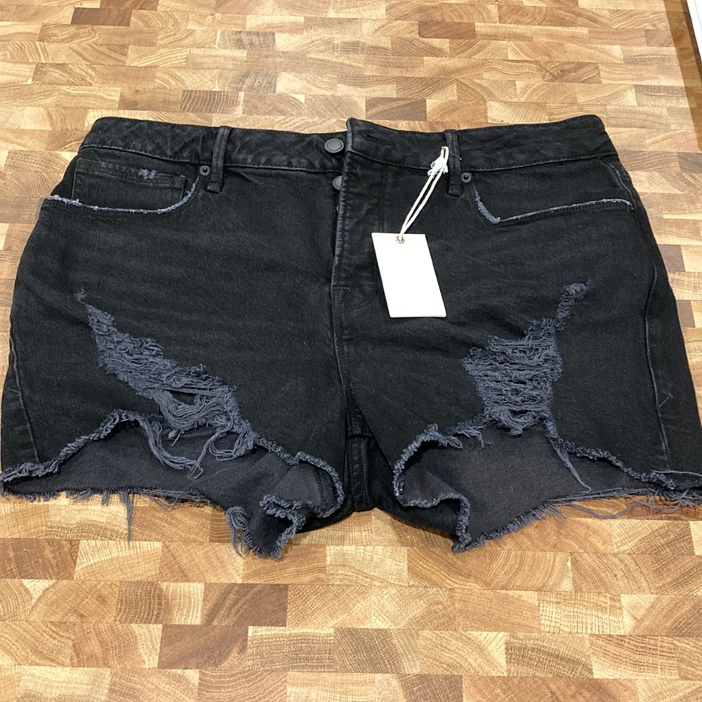 NWT distressed Good American Bombshell Short in black